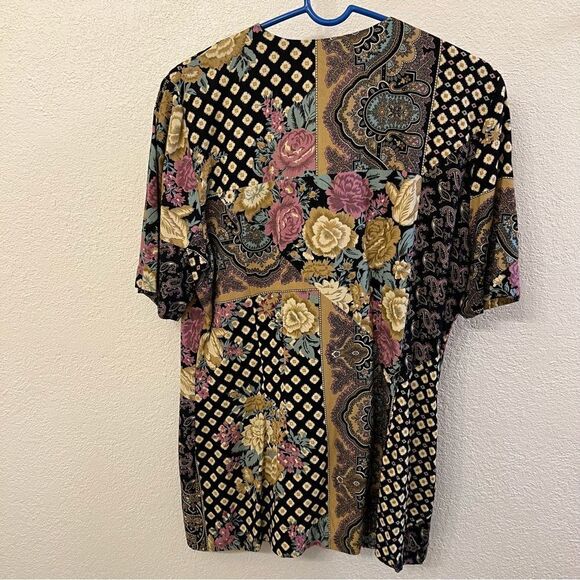 Lady Caroe Multi Pattern V-Neck Short Sleeve Top - Picture 5 of 7
